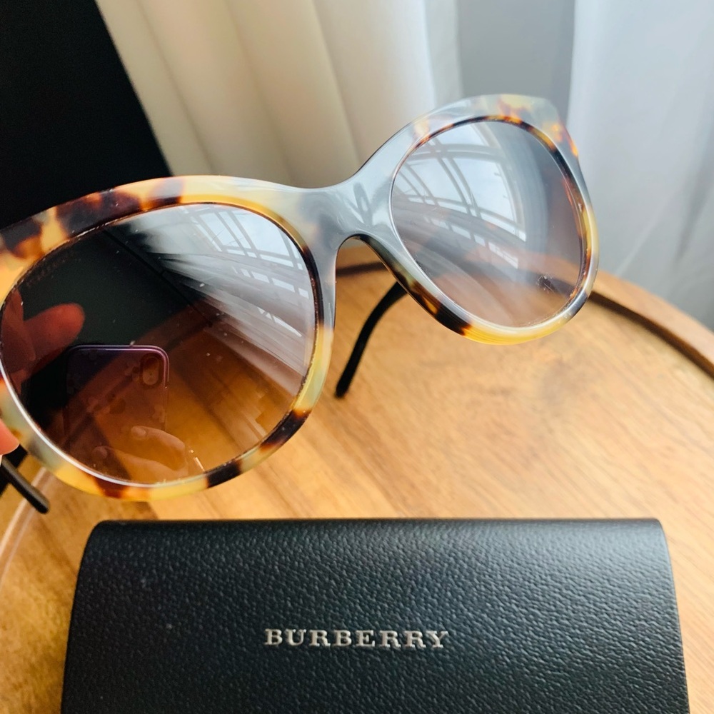 Burberry Tortoise Shell Sunglasses B4156 - Picture 2 of 7